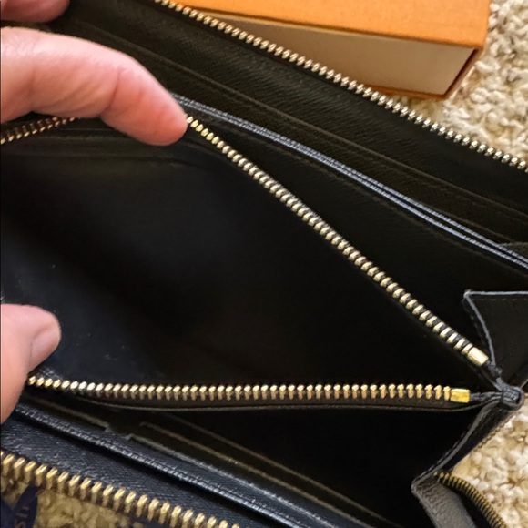 Louis Vuitton Reverse Monogram Zippy Wallet - Picture 12 of 12